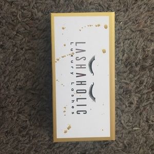 Lashaholic Luxury Lashes